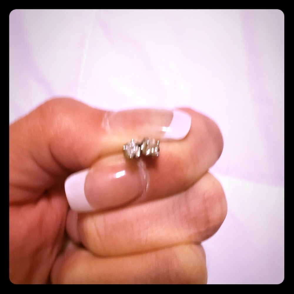 1/4 carat diamond earrings